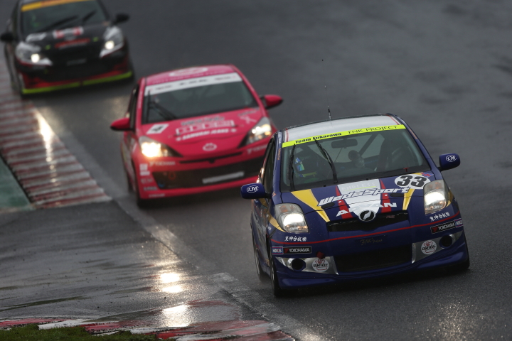 決勝レース: WEDS 東伸 ENDLESS ヴィッツ（船木宏／黒須聡一／松波太郎組）