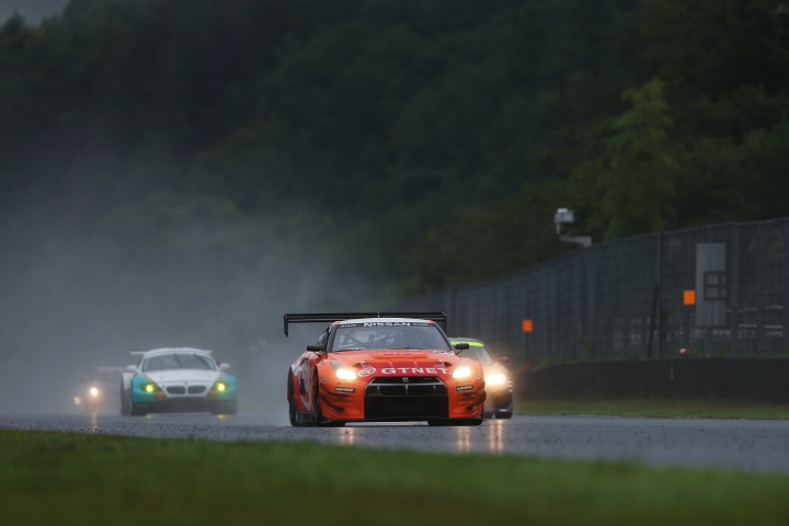 決勝レース: GTNET ADVAN NISSAN GT-R（星野一樹／青木孝行／尾本直史組）