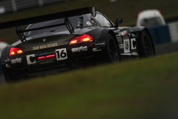 決勝レース: muta TRIGGERS BMW（ヒロ・ニシダ／横溝直輝／堀田誠組）