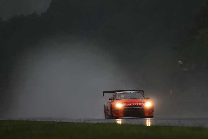 決勝レース: GTNET ADVAN NISSAN GT-R（星野一樹／青木孝行／尾本直史組）