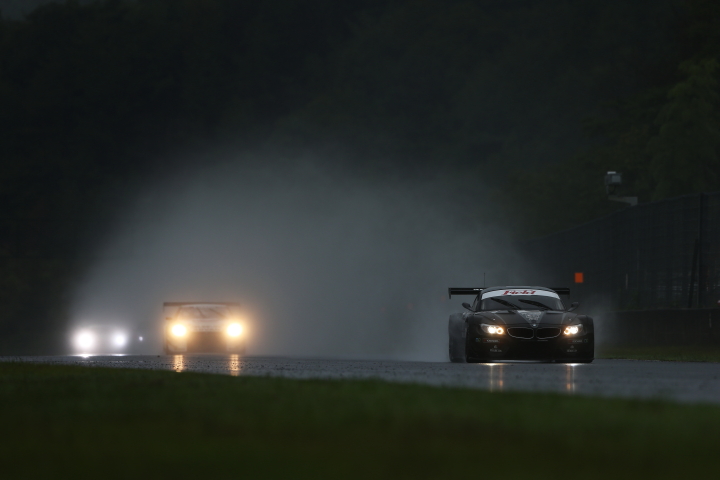 決勝レース: muta TRIGGERS BMW（ヒロ・ニシダ／横溝直輝／堀田誠組）