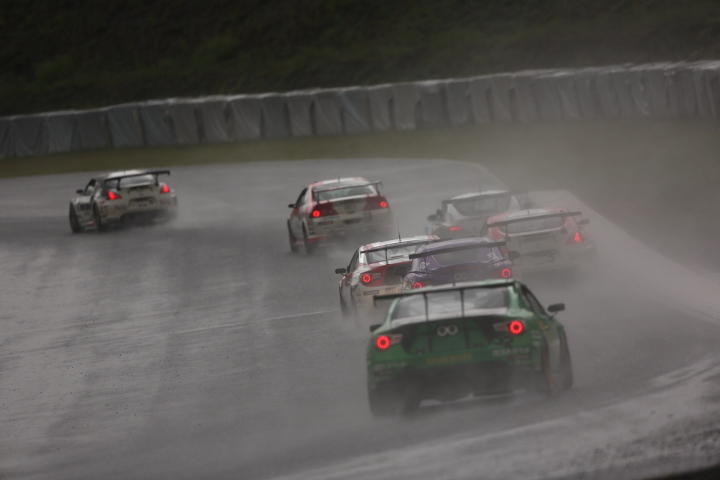 決勝レース: ウィリアムズコーナーを立ち上がってモスSへ