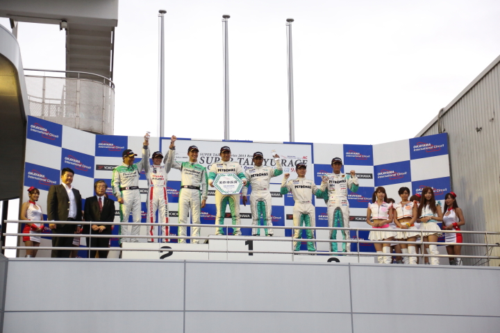 GT3クラスの暫定表彰式