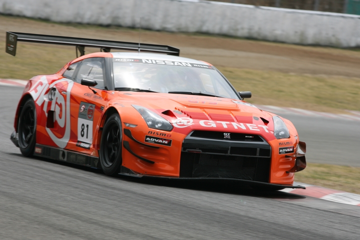 総合 & GT3のポールポジションはGTNET ADVAN NISSAN GT-R（青木孝行／星野一樹／尾本直史組）