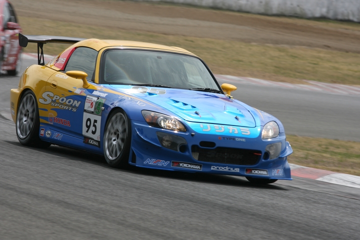 ST-4クラスポールポジションはリジカラS2000（松井猛敏／中島保典組）