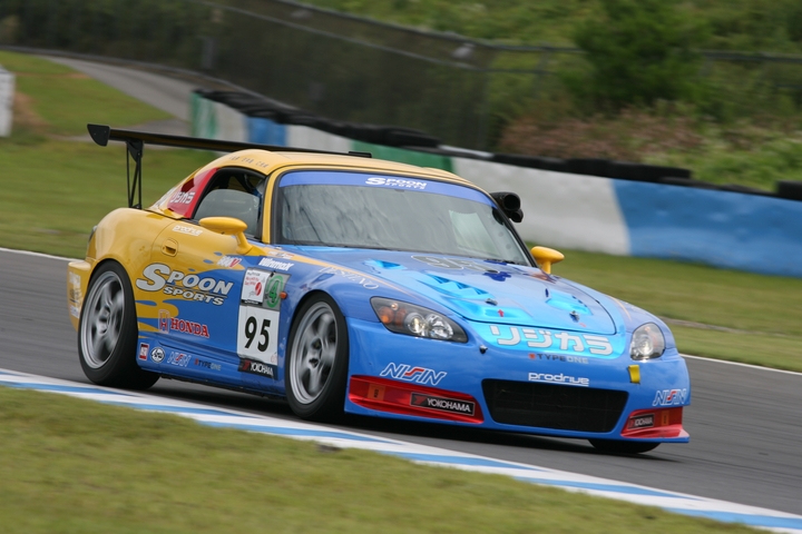 ST-14ラスのポールポジションはリジカラS2000（松井猛敏／中島保典／光貞秀俊組）