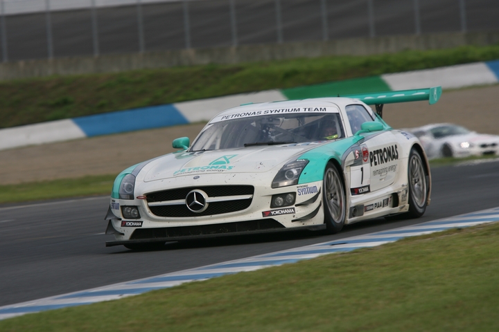 総合&GT3クラス優勝はPETRONAS SYNTIUM SLS AMG GT3（メルビン・モー／ドミニク・アン／谷口信輝組）