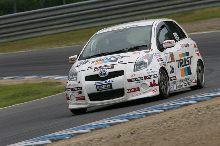 ST-5クラス優勝はエンドレスアドバントラストヴィッツ（後藤比東至／井尻薫／木村正治組）