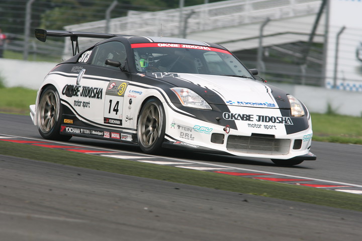 ST-3クラスのポールポジションは岡部自動車KYOSHIN計測Z33（小松一臣／杉林健一／増田芳信／相良栄作組）