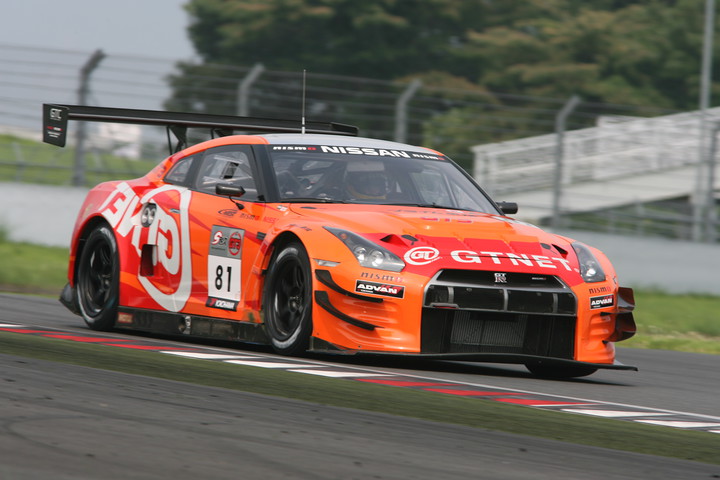 総合のポールポジションはGT3クラスのGTNET ADVAN NISSAN GT-R（星野一樹／青木孝行／尾本直史／吉田広樹組）