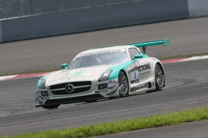 総合優勝はGT3クラスのPETRONAS SYNTIUM SLS AMG GT3（ドミニク・アン／谷口信輝／メルビン・モー組）