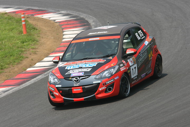 ST-5クラス優勝はDIXCELアラゴスタ・NOPROデミオ（谷川達也／小原健一／野上達也／野上敏彦組）