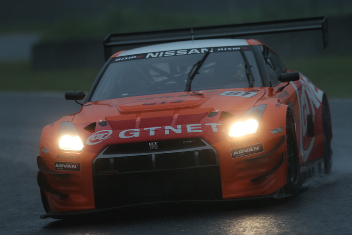 総合ポールシッターのGTNET ADVAN NISSAN GT-R（星野一樹／青木孝行／尾本直史組）は総合の11位
