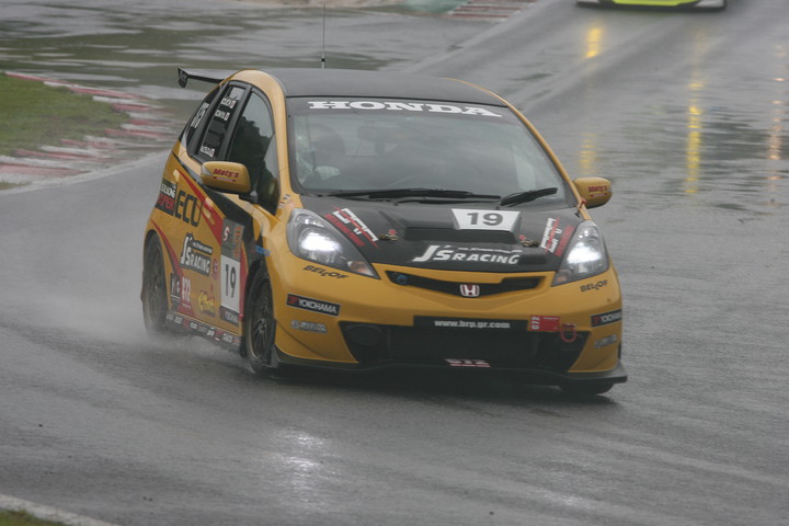 ST-5クラス優勝はBRP☆HYPER ECU C72制動屋J'Sフィット（奥村浩一／古宮正信／松田智也組）