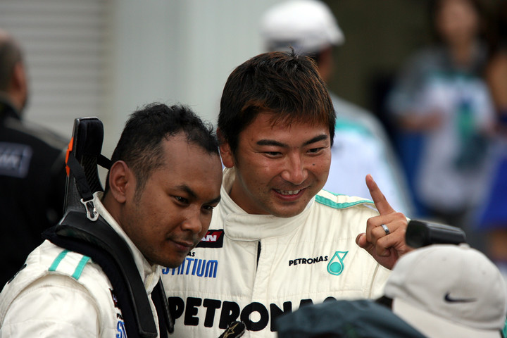 総合優勝したファリーク・ハイルマンと片岡龍也（PETRONAS SYNTIUM SLS AMG GT3）