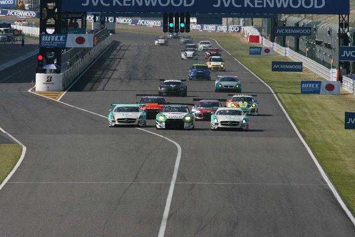 第1グループ（GT3,ST-1,ST-2,ST-3）のスタートシーン