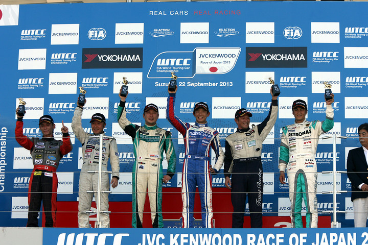 暫定表彰式: 各クラスの優勝ドライバーたち