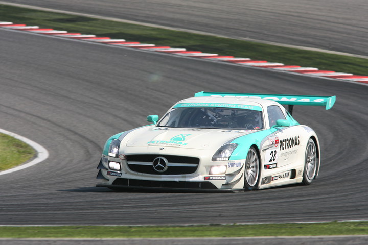 決勝第2レース: 総合優勝はGT3クラスの片岡龍也（PETRONAS SYNTIUM SLS AMG GT3）
