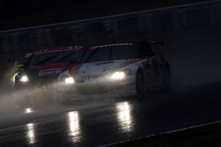 ST-4クラス優勝は井入宏之／平峰一貴／サーブジット・シン組（車買取り HERO'S S2000）