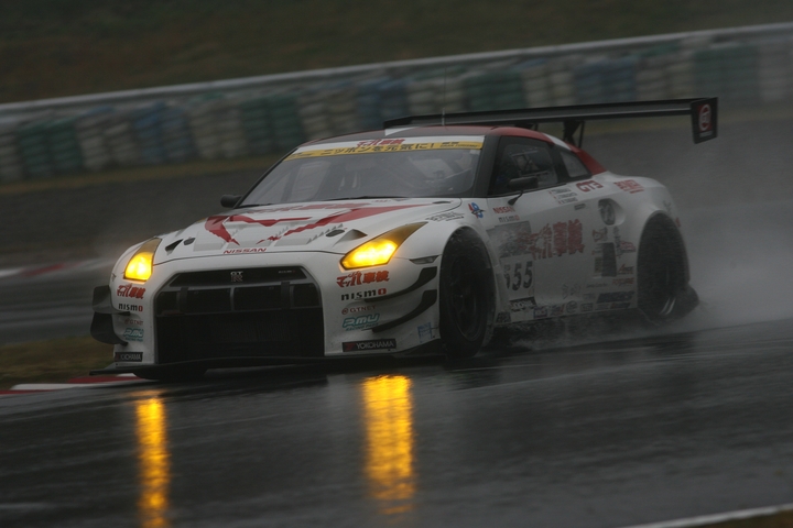 総合＆GT3クラス優勝は玉中哲二／山野直也組（マッハ GOGOGO 車検　 GT-R）