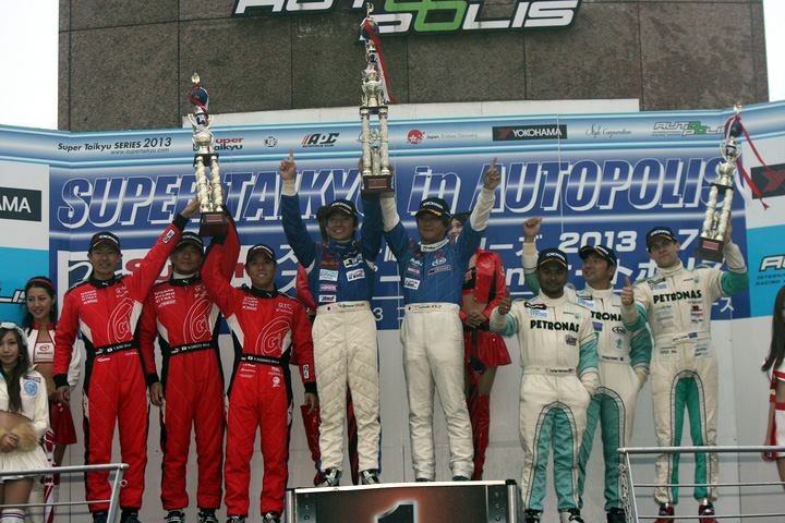 GT3クラスの暫定表彰式