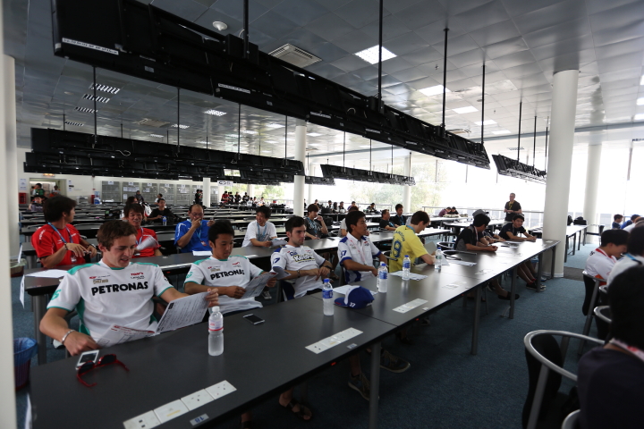 ドライバーズミーティング