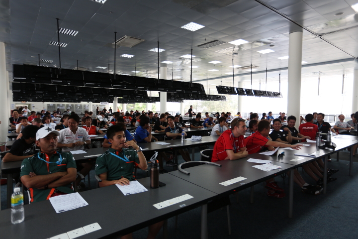 ドライバーズミーティング