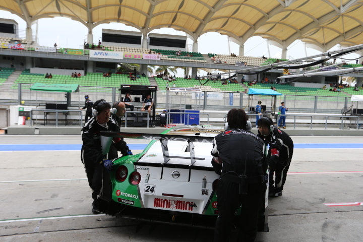 D'station ADVAN GT-R（安田裕信／ミハエル・クルム組）