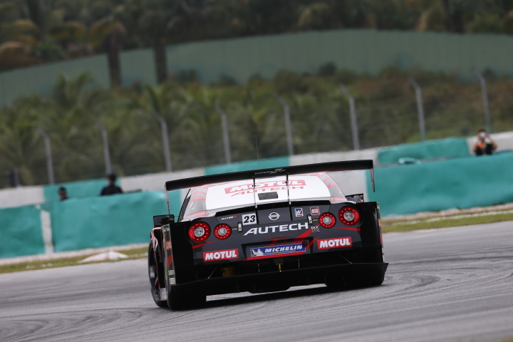 MOTUL AUTECH GT-R（柳田真孝／ロニー・クインタレッリ組）