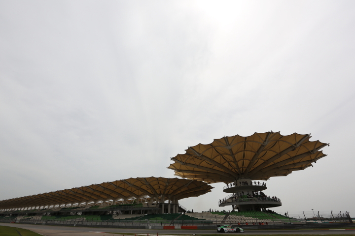 D'station ADVAN GT-R（安田裕信／ミハエル・クルム組）