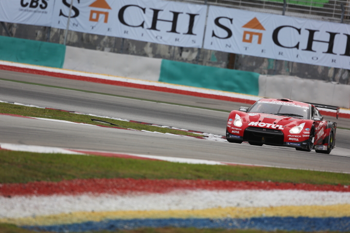 MOTUL AUTECH GT-R（柳田真孝／ロニー・クインタレッリ組）