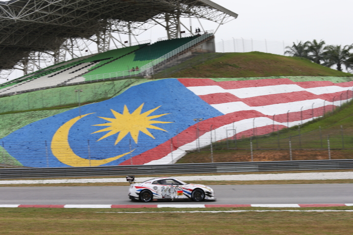 DIJON Racing IS GT-R（高森博士／千代勝正組）