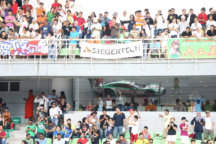 D'station ADVAN GT-R（安田裕信／ミハエル・クルム組）