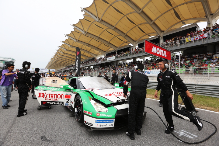 D'station ADVAN GT-R（安田裕信／ミハエル・クルム組）