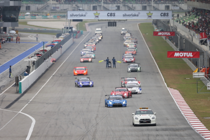 GT500クラスフォーメーションラップスタート
