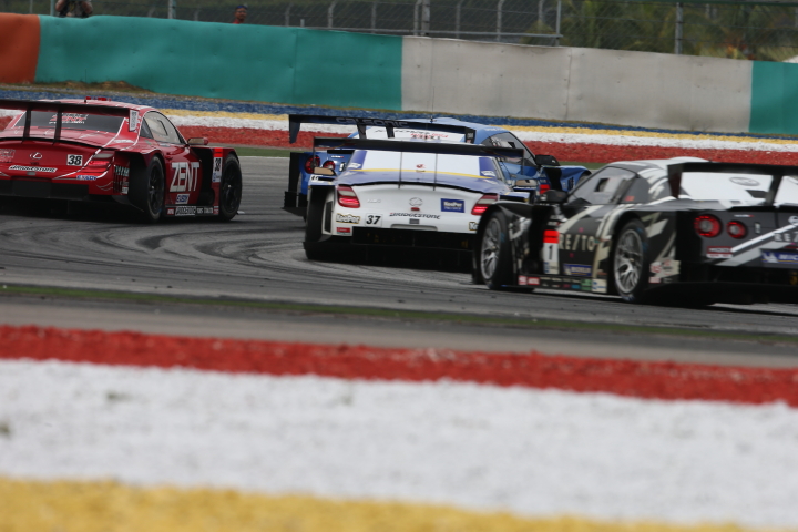 GT500クラス、トップグループの争い