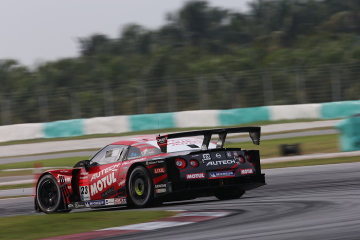MOTUL AUTECH GT-R（柳田真孝／ロニー・クインタレッリ組）