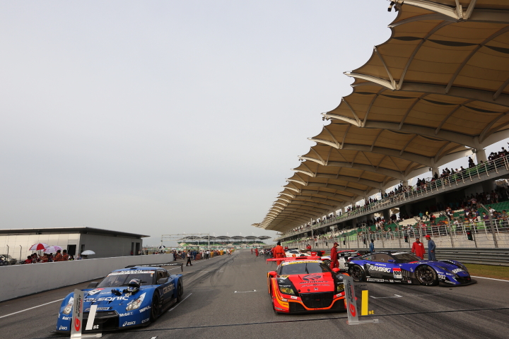 GT500優勝のカルソニックIMPUL GT-RとGT300クラス優勝のARTA CR-Z GT