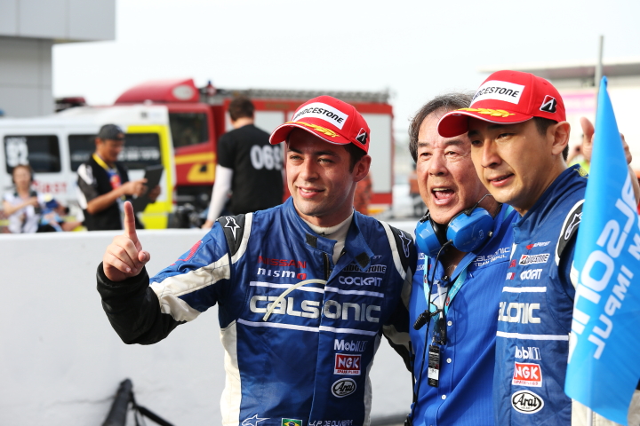 GT500クラスで優勝した松田次生、ジョアオ・パオロ・デ・オリベイラと星野一義監督（カルソニックIMPUL GT-R）