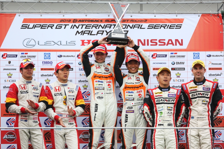 GT300クラスの表彰式