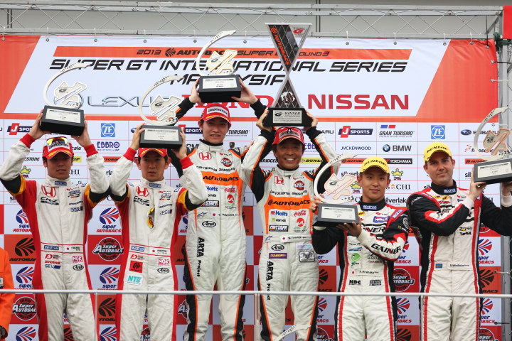 GT300クラスの表彰式