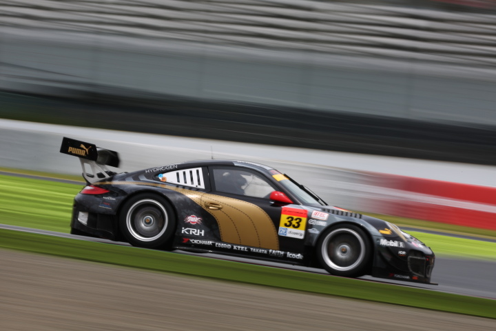 公式テスト鈴鹿: 都筑晶裕／ティム・ベルグマイスター／ヨルグ・ベルグマイスター組（GT300:PUMA KRH PORSCHE）