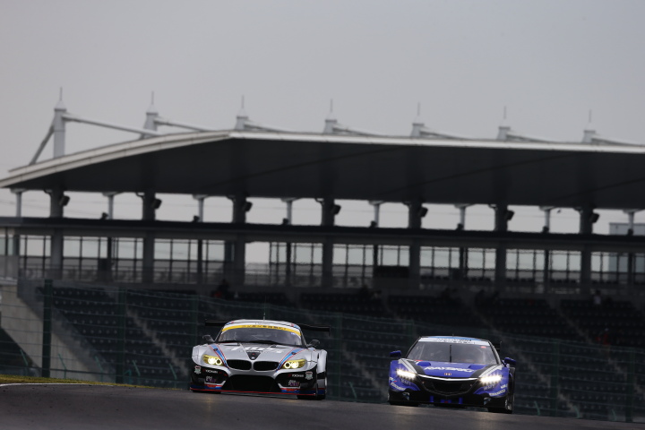 公式テスト鈴鹿: GT300のTWS LM corsa BMW Z4とGT500のRAYBRIG NSX CONCEPT-GT
