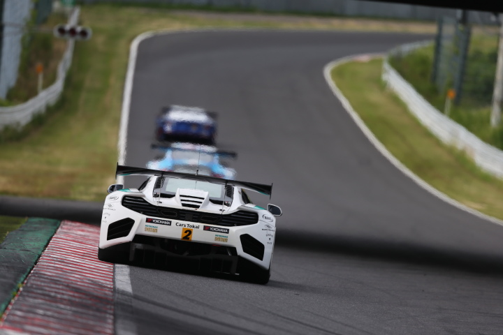 公式テスト鈴鹿: 高橋一穂／加藤寛規／濱口弘組（GT300:シンティアム・アップル・MP4-12C）