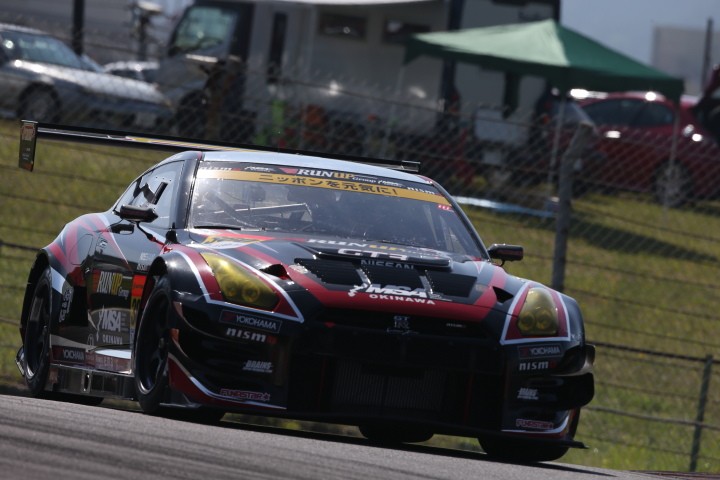 公式練習: 田中篤／藤田竜樹組（GT300:OKINAWA IMP・RUN UP GT-R）