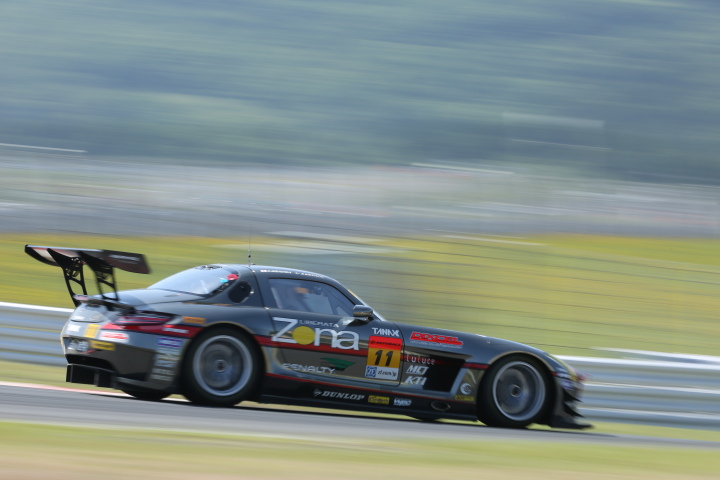 公式練習: 平中克幸／ビヨン・ビルドハイム組（GT300:GAINER DIXCEL SLS）