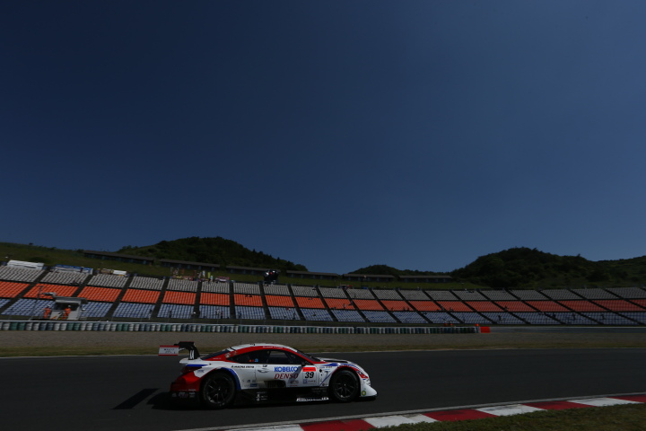 公式練習: 石浦宏明／オリバー・ジャービス組（GT500:DENSO KOBELCO SARD RC F）