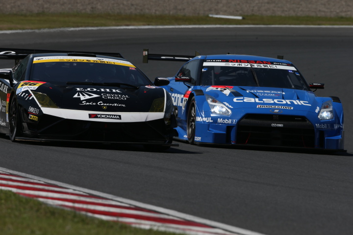 細川慎弥／山西康司組（GT300:クリ公式練習: スタルクロコ ランボルギーニ GT3）と安田裕信／ジョアオ・パオロ・デ・オリベイラ組（GT500:カルソニックIMPUL GT-R）