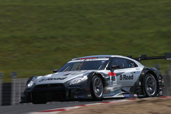 公式練習: 本山哲／柳田真孝組（GT500:S Road MOLA GT-R）