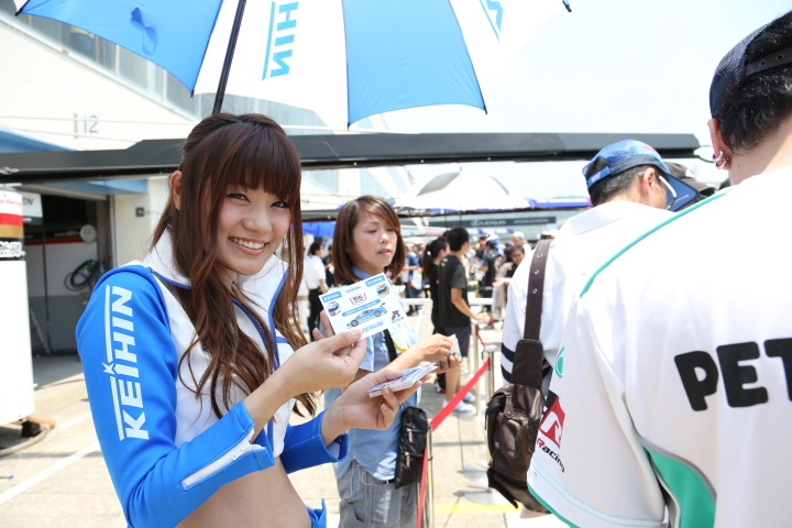 ピットウォーク: レースクイーン